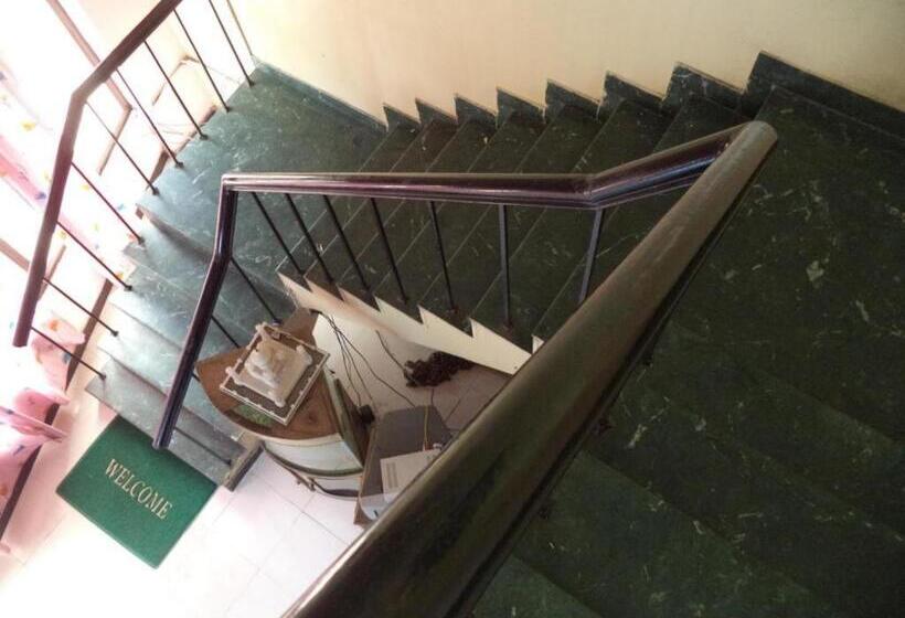 هتل Viren Plaza, Agra