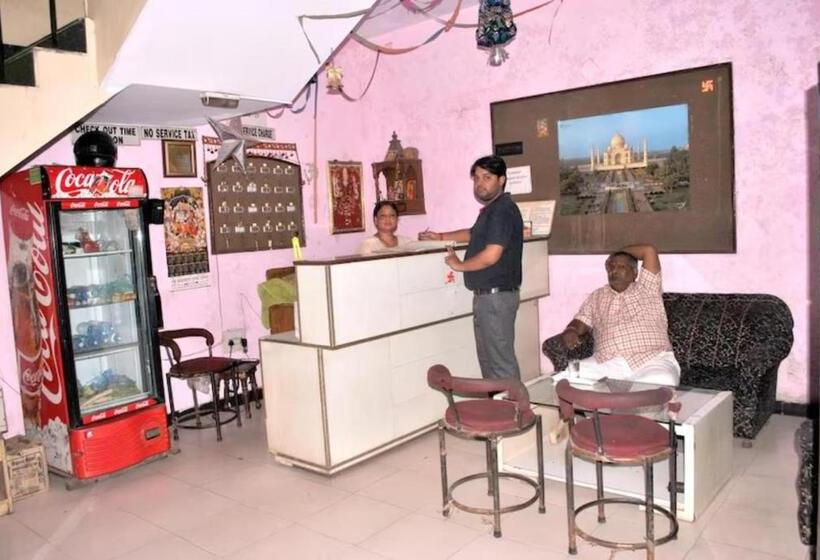 هتل Viren Plaza, Agra