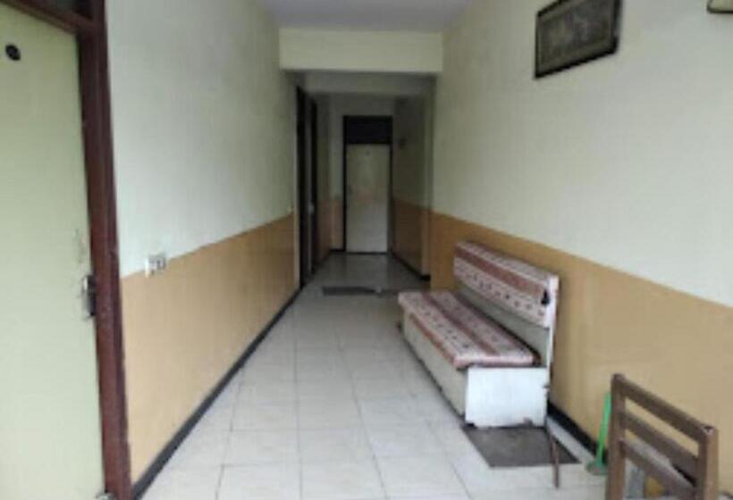 هتل Viren Plaza, Agra