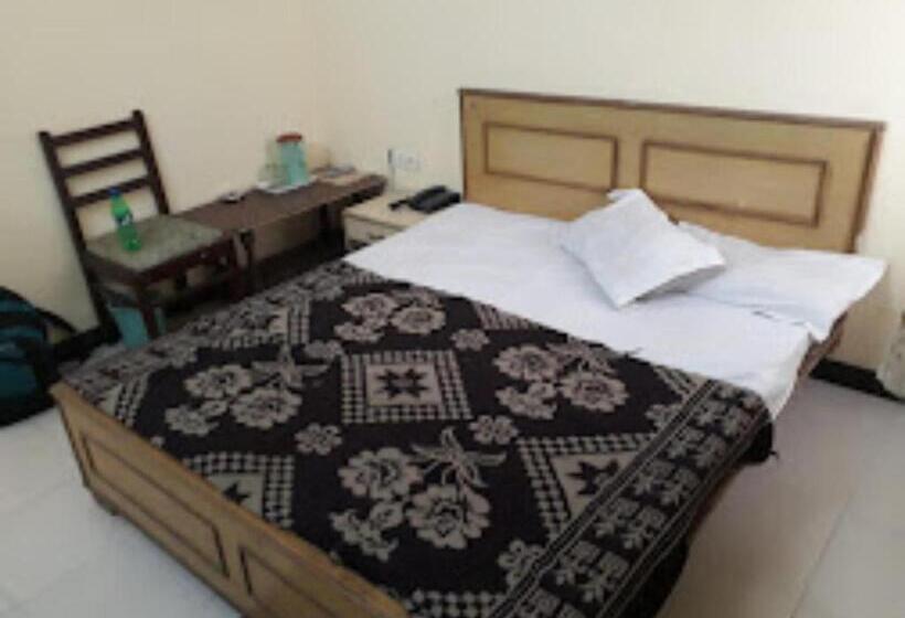 هتل Viren Plaza, Agra