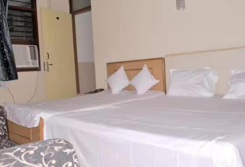 هتل Viren Plaza, Agra