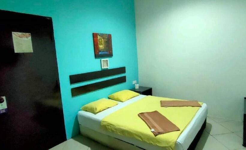 فندق Holiday Dive Inn