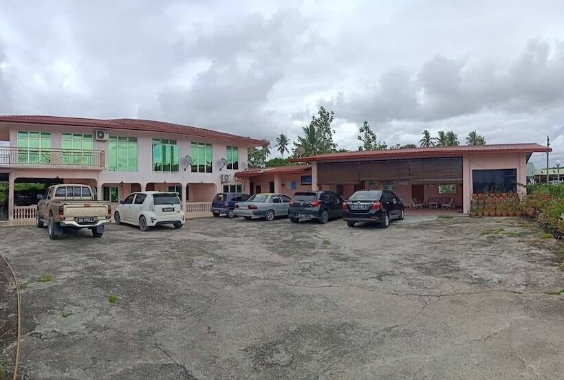 فندق Oyo Home 90352 Muan's Homestay