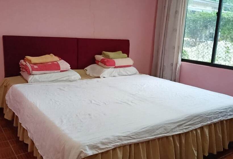 فندق Oyo Home 90352 Muan's Homestay