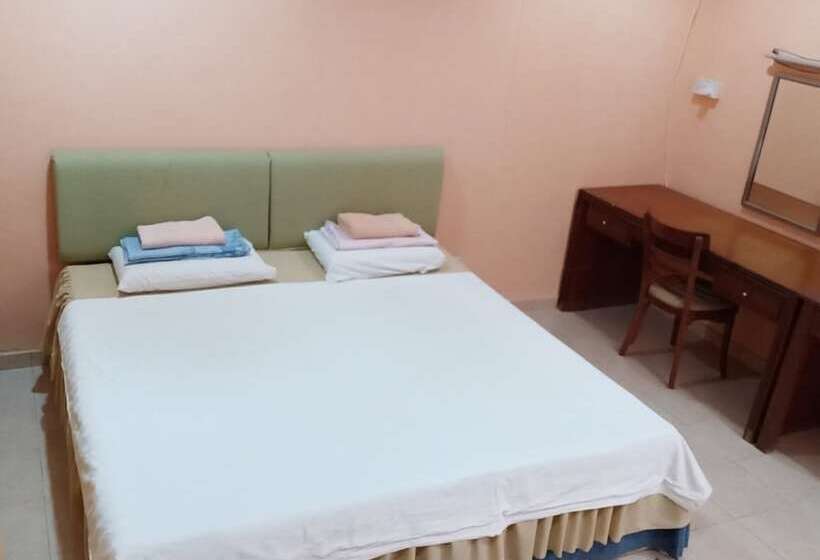 فندق Oyo Home 90352 Muan's Homestay