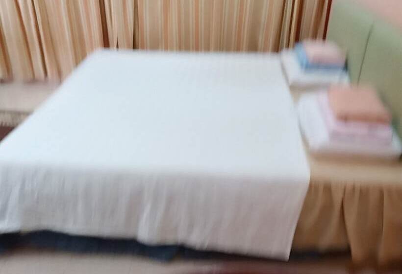 فندق Oyo Home 90352 Muan's Homestay