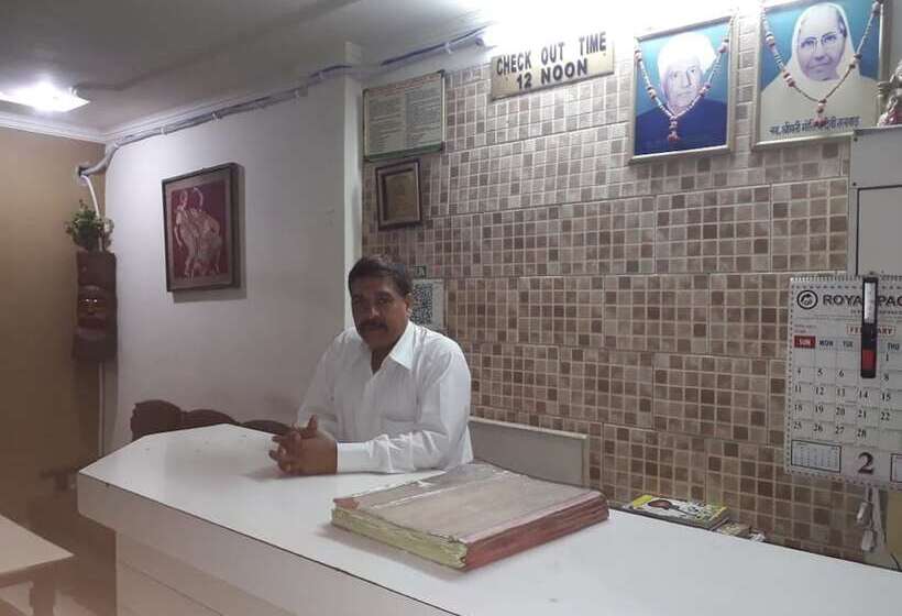 هتل Goroomgo Feed Vishal Agra