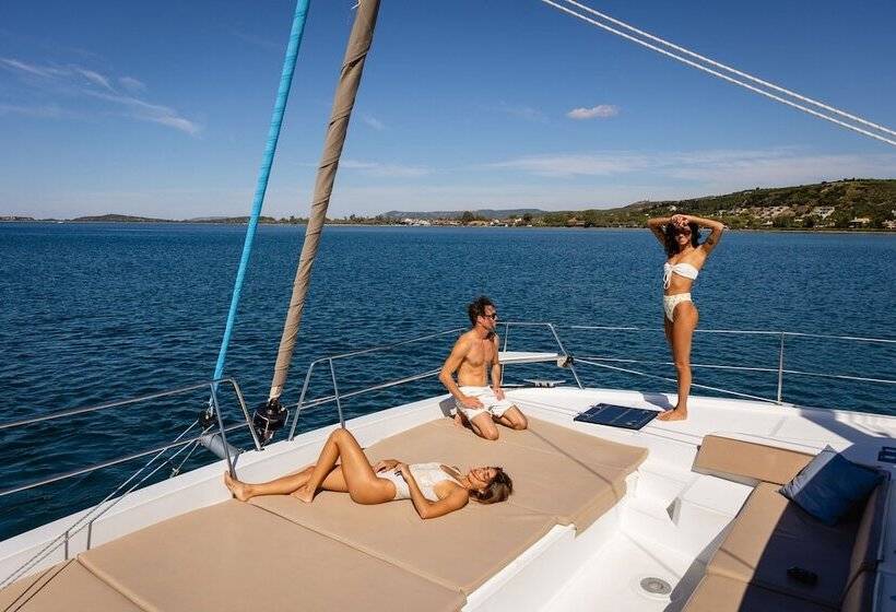 בית מלון כפרי W Costa Navarino