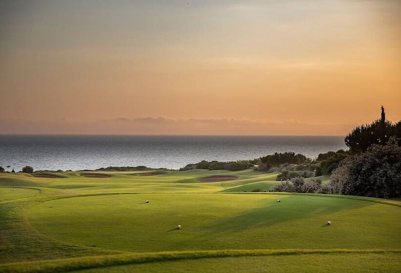 בית מלון כפרי W Costa Navarino