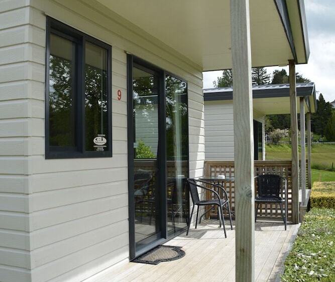 בית מלון כפרי Waitomo Top 10 Holiday Park