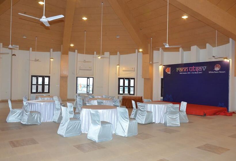 ホテル Praveg White Rann Resort Rann Utsav Dhordo