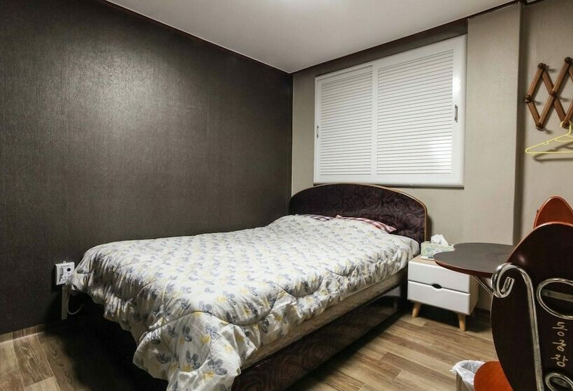Jeju Donggung Motel