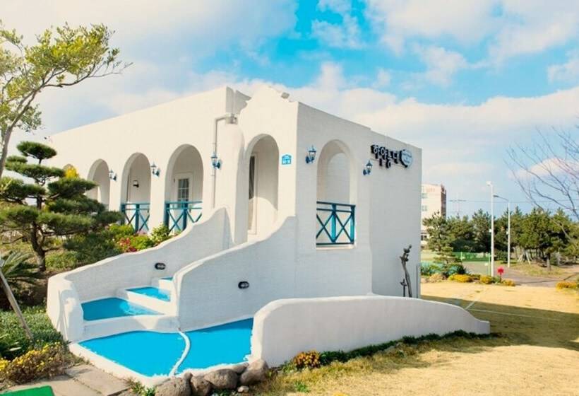 Jeju Hayandeungdae Pension