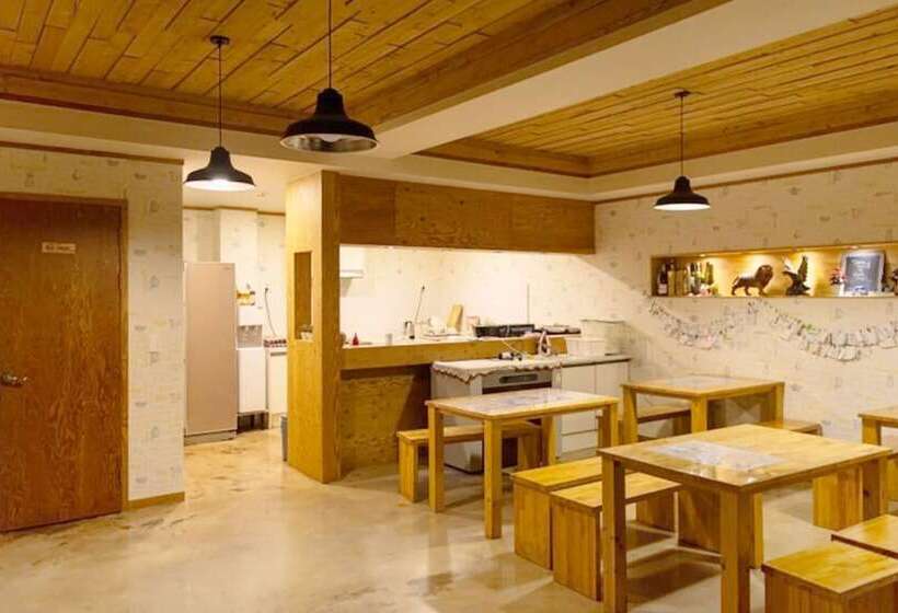 Jeju Hayandeungdae Pension