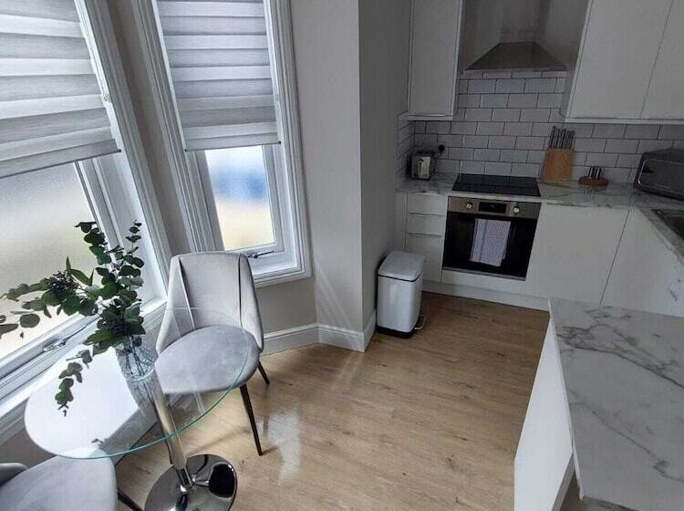 No 73 Aparthotel By Condokeeper