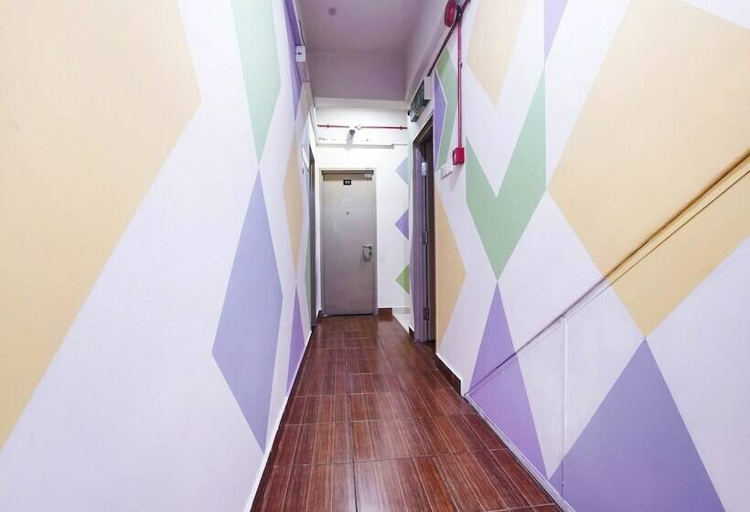 Отель Night Queen Salak Tinggi