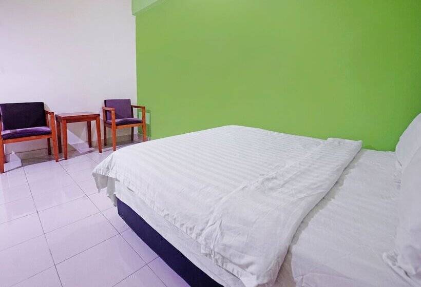 Отель Night Queen Salak Tinggi