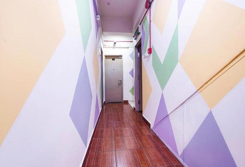 Отель Night Queen Salak Tinggi