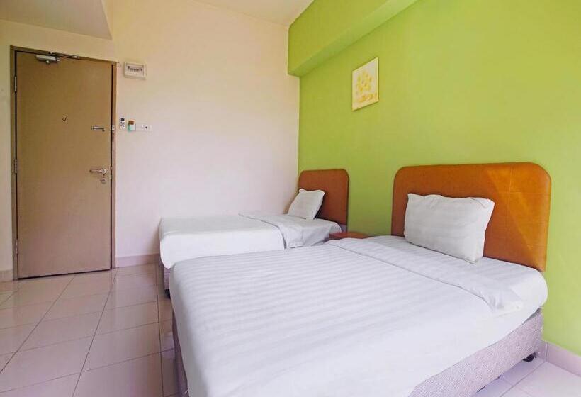 Отель Night Queen Salak Tinggi