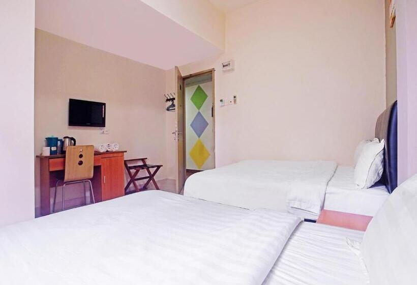 Отель Night Queen Salak Tinggi