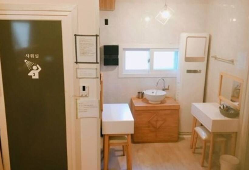 بنسيون Jeju Ttorang Guest House