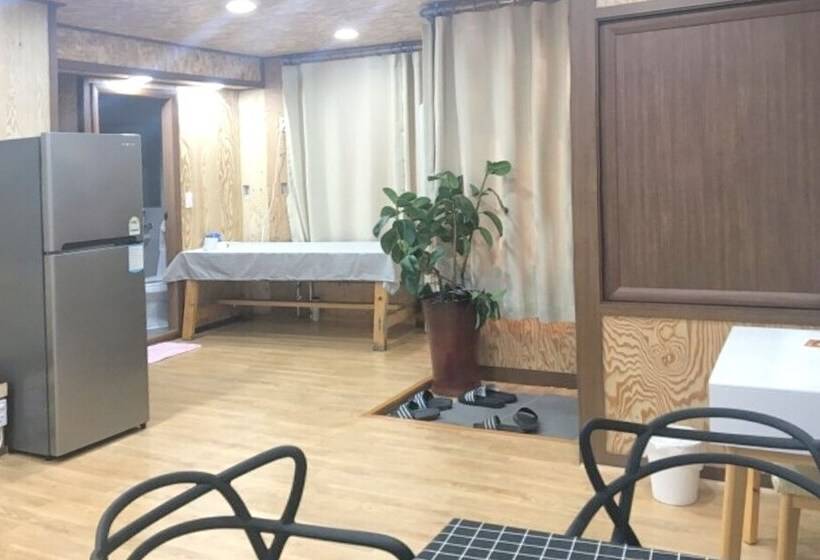 بنسيون Jeju Ttorang Guest House