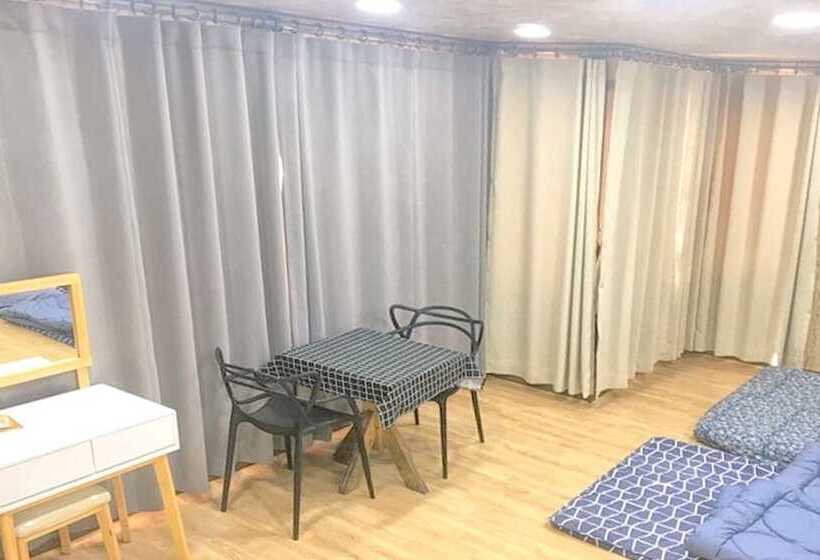 بنسيون Jeju Ttorang Guest House