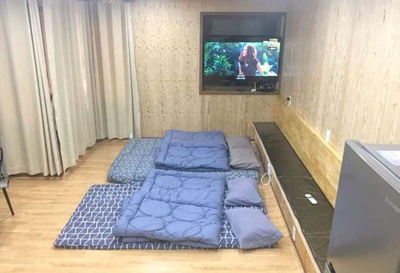 بنسيون Jeju Ttorang Guest House