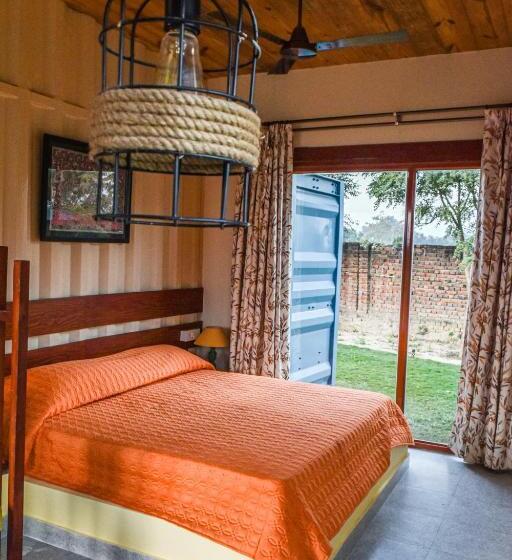 پانسیون Tree Of Life Ecotainers Agra