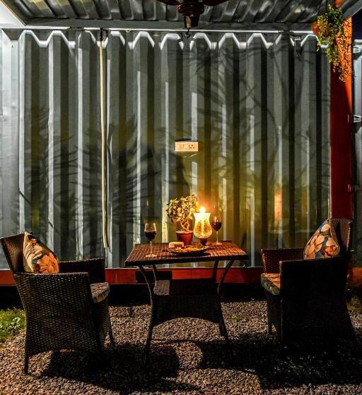 پانسیون Tree Of Life Ecotainers Agra