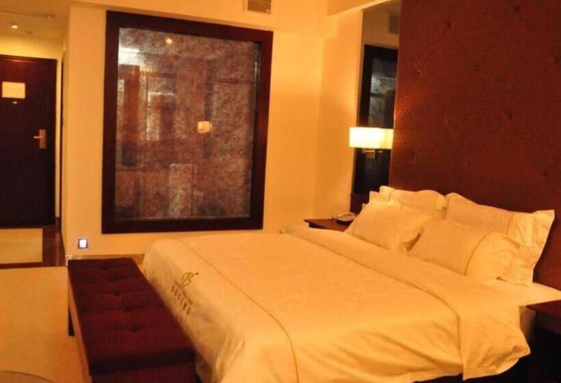 Отель V.crown Holiday