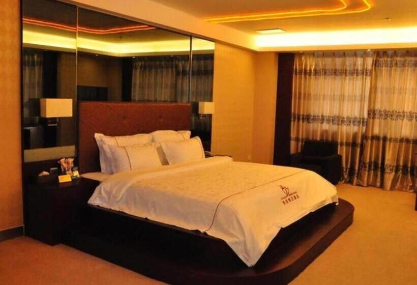 Отель V.crown Holiday