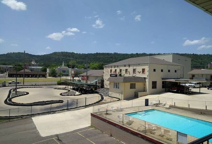 فندق All Seasons Lodge