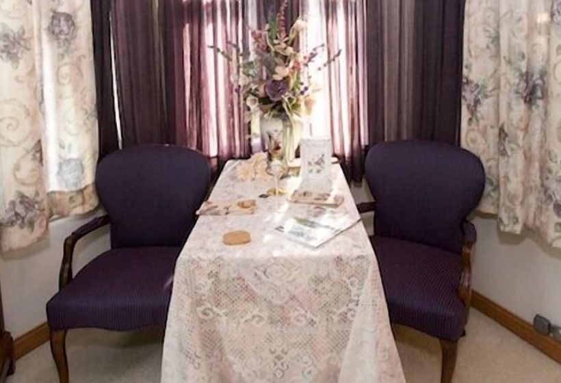 בית מלון כפרי Allegan Country Inn