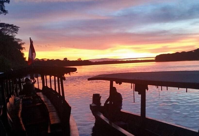 هتل Amazon Lodge Tambopata