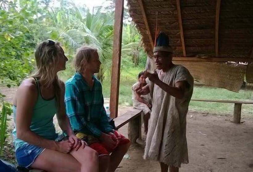 هتل Amazon Lodge Tambopata