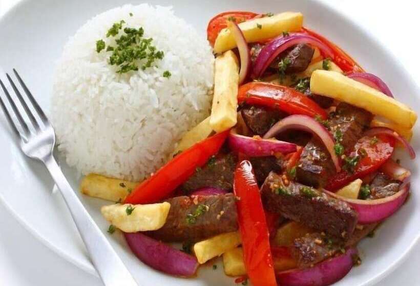 هتل Amazon Lodge Tambopata