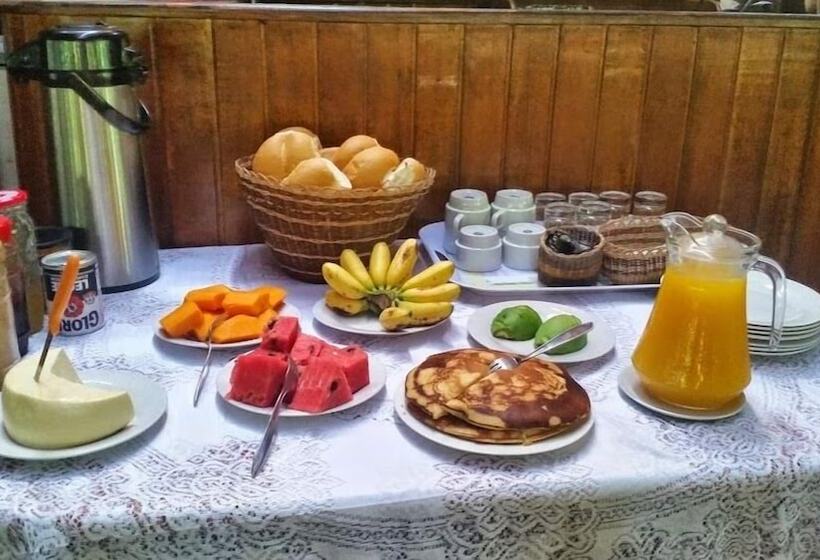 هتل Amazon Lodge Tambopata