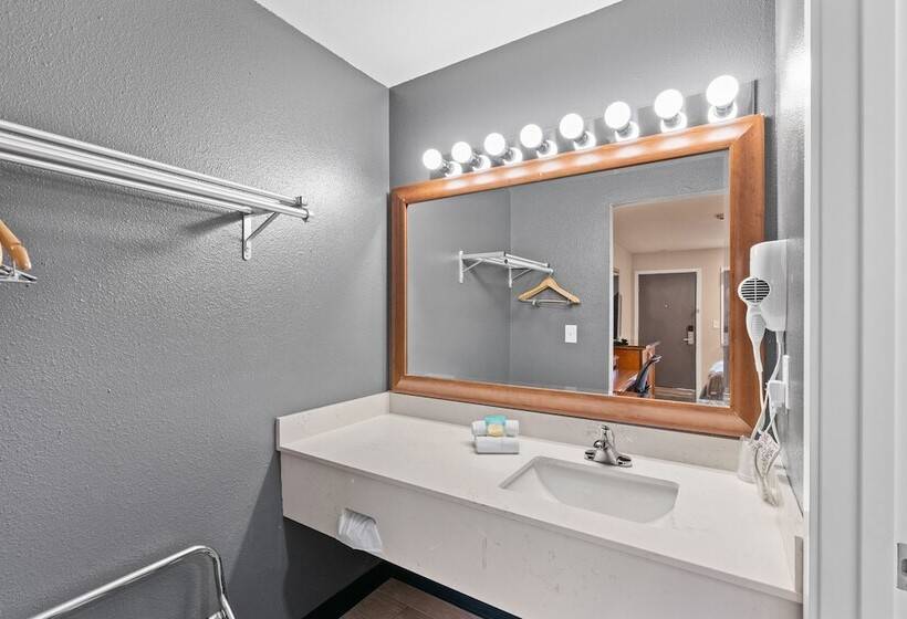 فندق Basecamp Puyallup A Travelodge By Wyndham