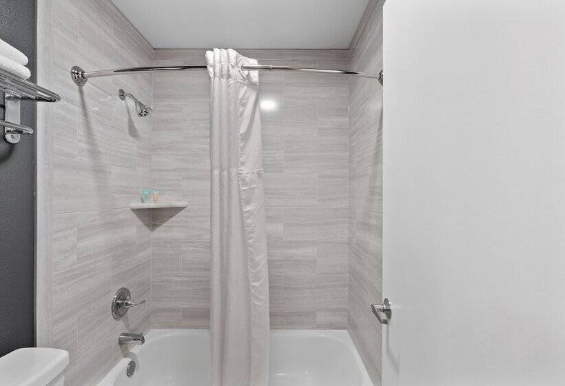 فندق Basecamp Puyallup A Travelodge By Wyndham