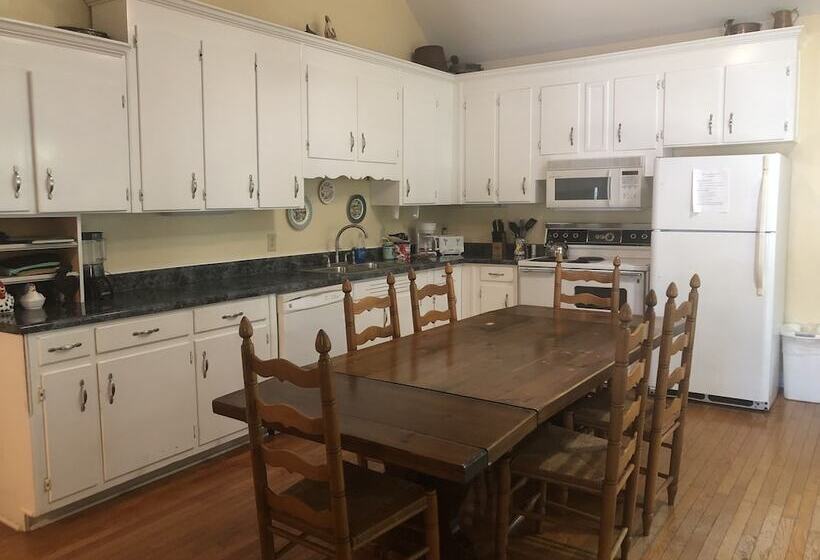 فندق Carriage Lane Inn