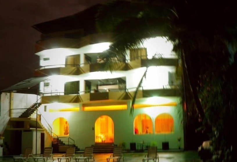 هتل Chanchamayo Inn