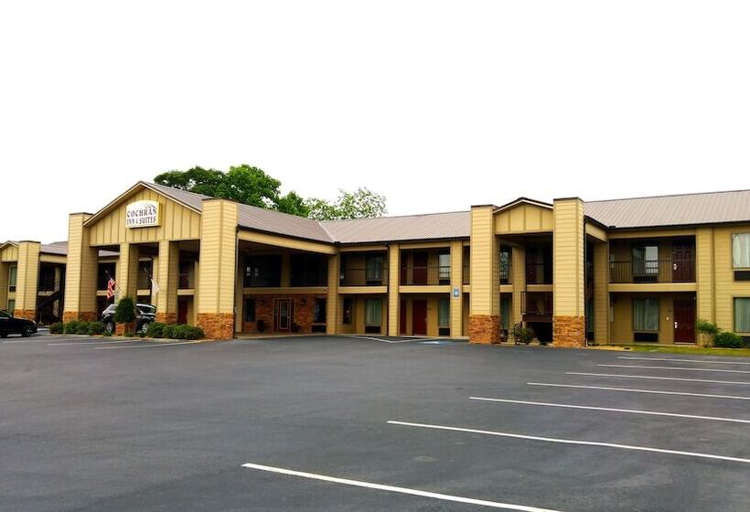 فندق Cochran Inn & Suites