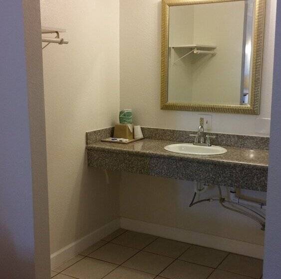 酒店 Country Regency Inn & Suites