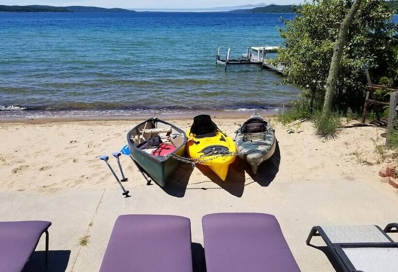 فندق Crystal Lake Resort