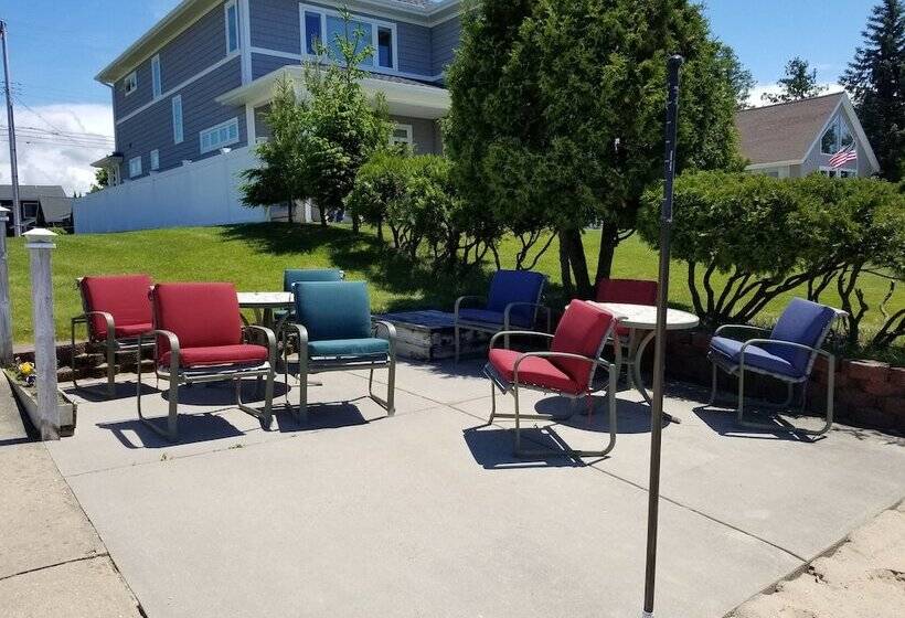 فندق Crystal Lake Resort