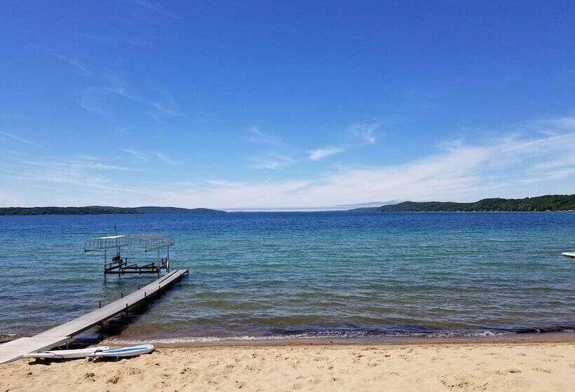 فندق Crystal Lake Resort