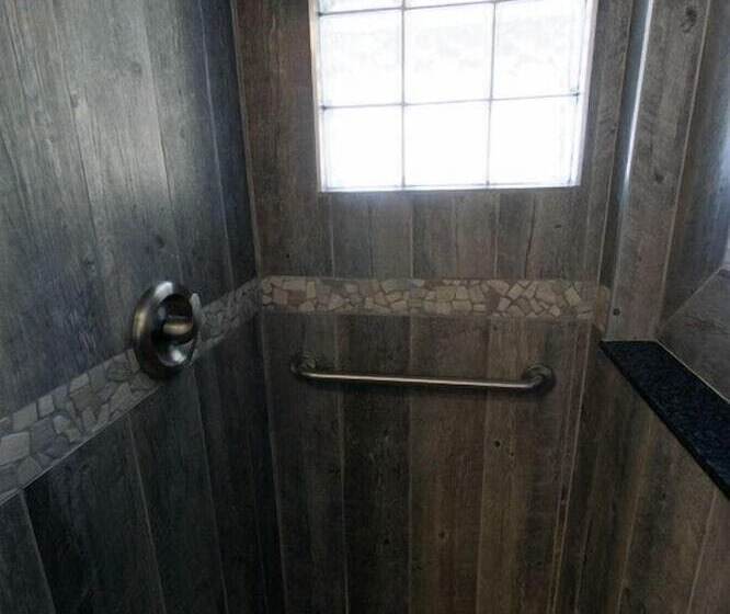 فندق Crystal Lake Resort