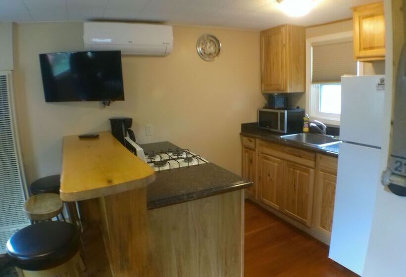 فندق Crystal Lake Resort