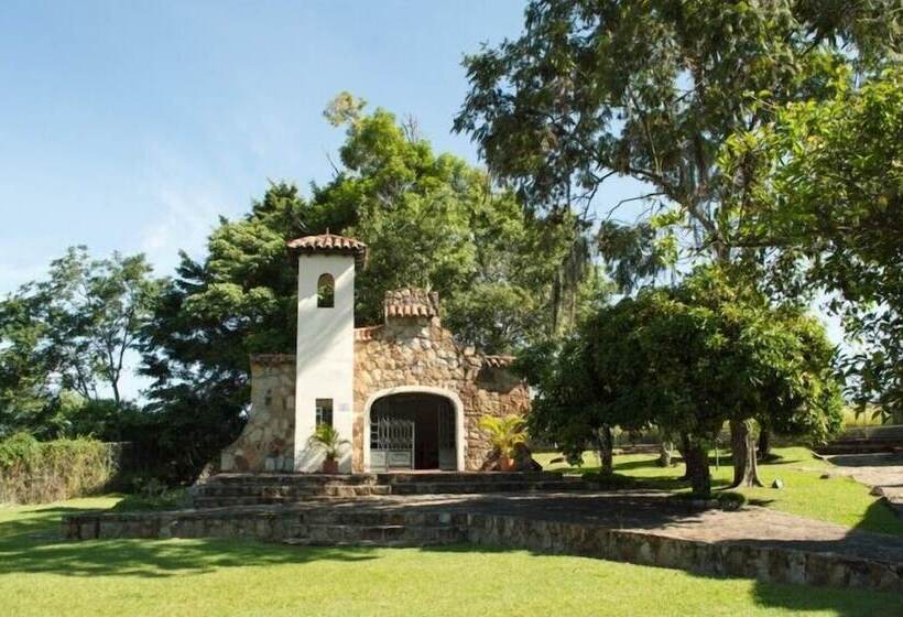 בית מלון כפרי El Castillo Chinauta